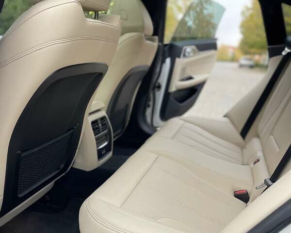 Белый БМВ i4, объемом двигателя 0 л и пробегом 42 тыс. км за 34900 $, фото 27 на Automoto.ua