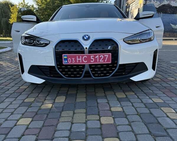 Белый БМВ i4, объемом двигателя 0 л и пробегом 39 тыс. км за 37000 $, фото 7 на Automoto.ua