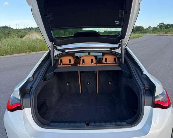 Білий БМВ i4, об'ємом двигуна 0 л та пробігом 30 тис. км за 29400 $, фото 50 на Automoto.ua