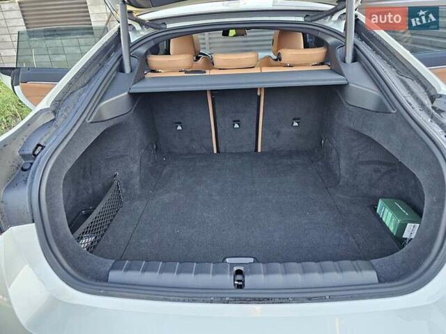 Белый БМВ i4, объемом двигателя 0 л и пробегом 10 тыс. км за 36800 $, фото 22 на Automoto.ua