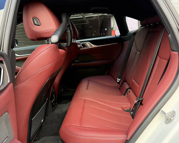 Белый БМВ i4, объемом двигателя 0 л и пробегом 35 тыс. км за 50700 $, фото 12 на Automoto.ua