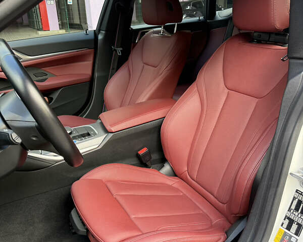 Белый БМВ i4, объемом двигателя 0 л и пробегом 35 тыс. км за 50700 $, фото 11 на Automoto.ua