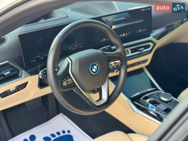 Белый БМВ i4, объемом двигателя 0 л и пробегом 25 тыс. км за 40999 $, фото 16 на Automoto.ua