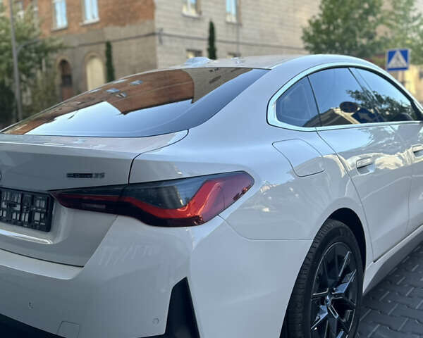 Белый БМВ i4, объемом двигателя 0 л и пробегом 33 тыс. км за 34500 $, фото 19 на Automoto.ua