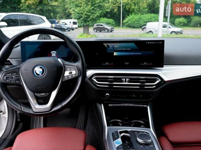Белый БМВ i4, объемом двигателя 0 л и пробегом 18 тыс. км за 32432 $, фото 42 на Automoto.ua