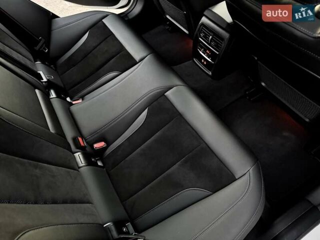 Белый БМВ i4, объемом двигателя 0 л и пробегом 45 тыс. км за 55900 $, фото 39 на Automoto.ua