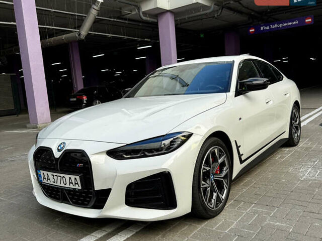 Белый БМВ i4, объемом двигателя 0 л и пробегом 35 тыс. км за 50700 $, фото 1 на Automoto.ua