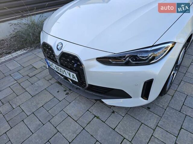 Белый БМВ i4, объемом двигателя 0 л и пробегом 10 тыс. км за 36800 $, фото 2 на Automoto.ua