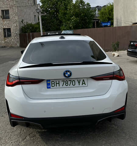Белый БМВ i4, объемом двигателя 0 л и пробегом 19 тыс. км за 35000 $, фото 3 на Automoto.ua