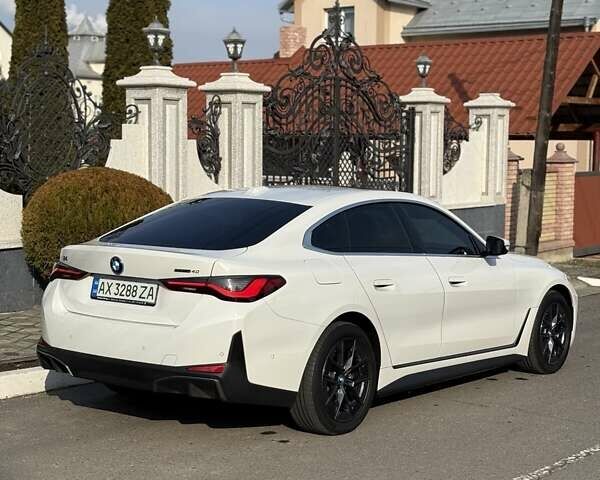 Белый БМВ i4, объемом двигателя 0 л и пробегом 5 тыс. км за 36900 $, фото 5 на Automoto.ua