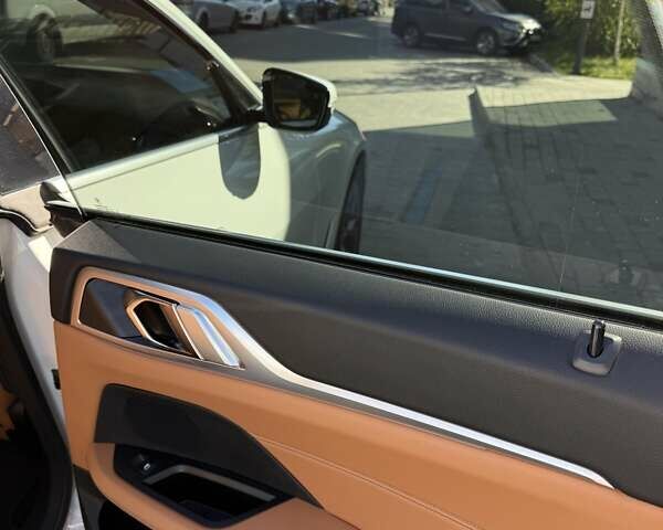 Белый БМВ i4, объемом двигателя 0 л и пробегом 39 тыс. км за 37000 $, фото 38 на Automoto.ua