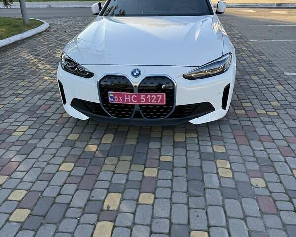 Белый БМВ i4, объемом двигателя 0 л и пробегом 39 тыс. км за 37000 $, фото 1 на Automoto.ua