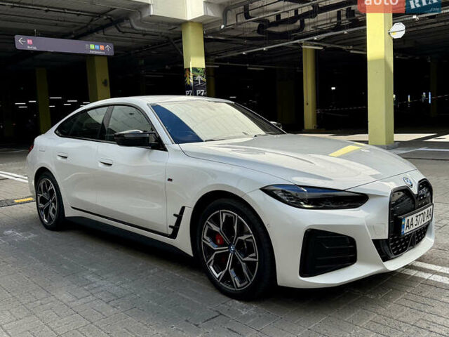 Белый БМВ i4, объемом двигателя 0 л и пробегом 35 тыс. км за 50700 $, фото 7 на Automoto.ua