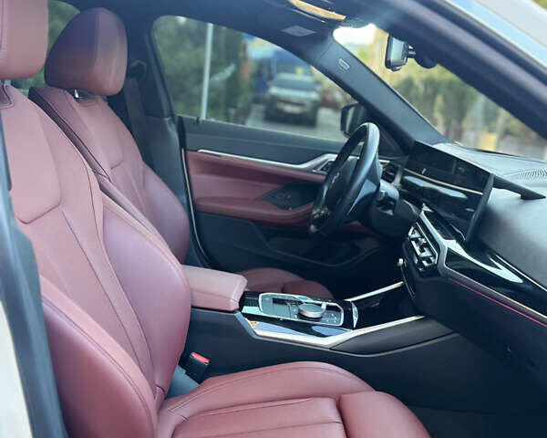 Белый БМВ i4, объемом двигателя 0 л и пробегом 33 тыс. км за 34500 $, фото 40 на Automoto.ua