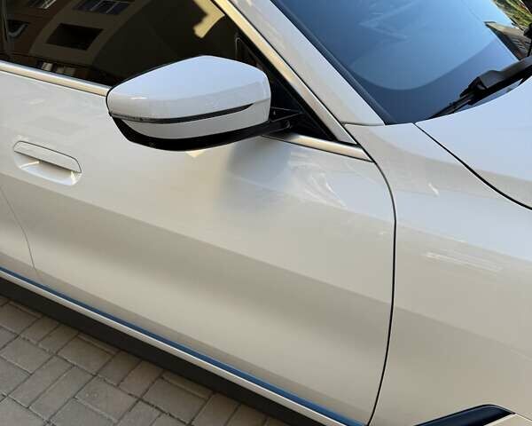 Белый БМВ i4, объемом двигателя 0 л и пробегом 39 тыс. км за 37000 $, фото 14 на Automoto.ua