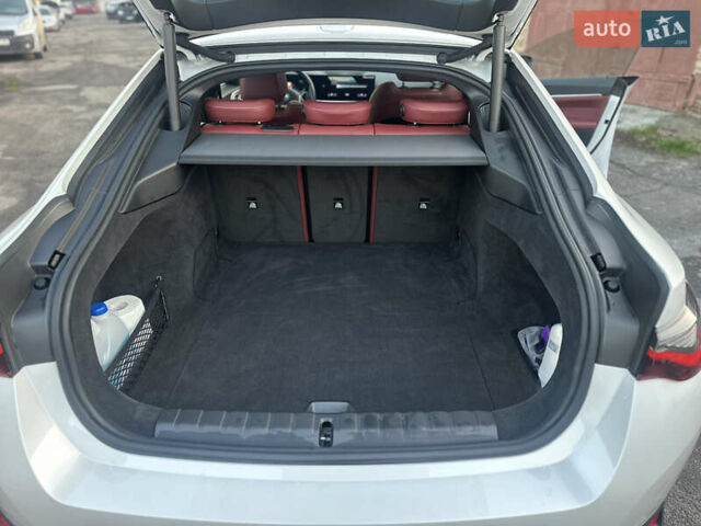 Білий БМВ i4, об'ємом двигуна 0 л та пробігом 22 тис. км за 33999 $, фото 23 на Automoto.ua