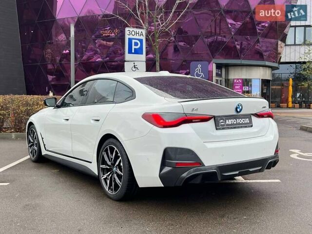 Белый БМВ i4, объемом двигателя 0 л и пробегом 20 тыс. км за 35990 $, фото 4 на Automoto.ua