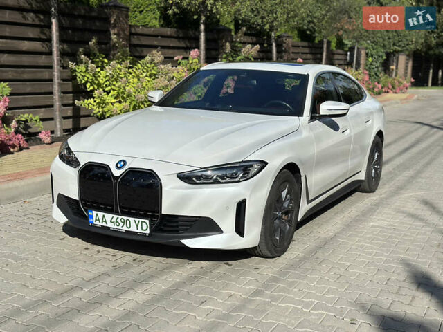 Белый БМВ i4, объемом двигателя 0 л и пробегом 17 тыс. км за 36666 $, фото 2 на Automoto.ua