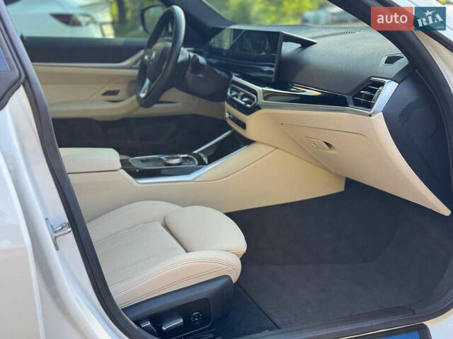 Белый БМВ i4, объемом двигателя 0 л и пробегом 25 тыс. км за 40999 $, фото 10 на Automoto.ua