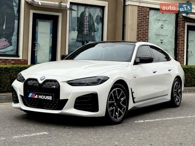 Белый БМВ i4, объемом двигателя 0 л и пробегом 45 тыс. км за 55900 $, фото 6 на Automoto.ua