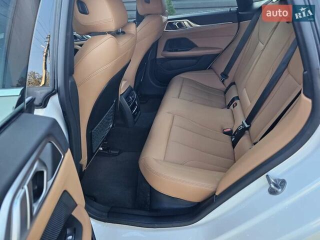 Белый БМВ i4, объемом двигателя 0 л и пробегом 10 тыс. км за 36800 $, фото 14 на Automoto.ua