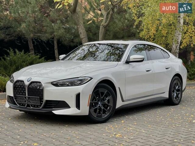 Белый БМВ i4, объемом двигателя 0 л и пробегом 42 тыс. км за 34900 $, фото 4 на Automoto.ua