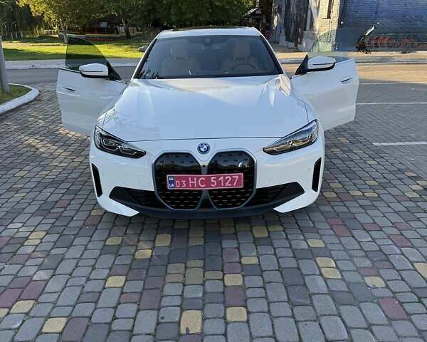 Белый БМВ i4, объемом двигателя 0 л и пробегом 39 тыс. км за 37000 $, фото 8 на Automoto.ua