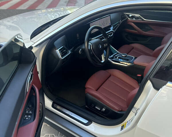 Белый БМВ i4, объемом двигателя 0 л и пробегом 33 тыс. км за 34500 $, фото 29 на Automoto.ua