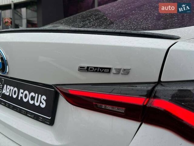 Белый БМВ i4, объемом двигателя 0 л и пробегом 20 тыс. км за 35990 $, фото 9 на Automoto.ua