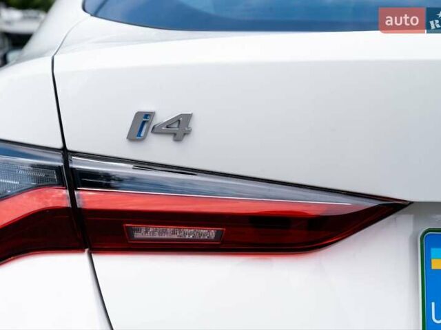 Белый БМВ i4, объемом двигателя 0 л и пробегом 18 тыс. км за 32432 $, фото 3 на Automoto.ua