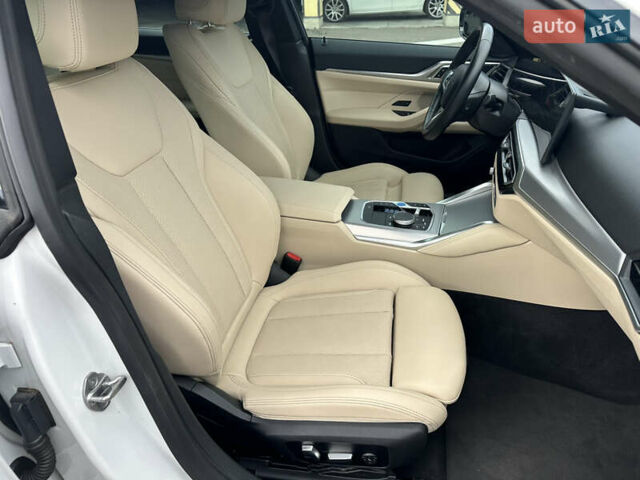 Белый БМВ i4, объемом двигателя 0 л и пробегом 20 тыс. км за 36999 $, фото 31 на Automoto.ua