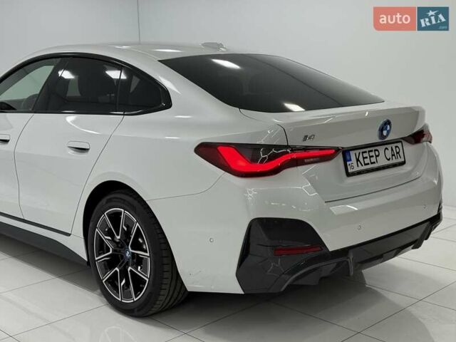 Белый БМВ i4, объемом двигателя 0 л и пробегом 11 тыс. км за 40900 $, фото 16 на Automoto.ua