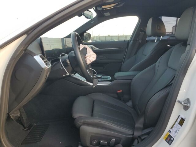 Белый БМВ i4, объемом двигателя 0 л и пробегом 18 тыс. км за 15900 $, фото 6 на Automoto.ua