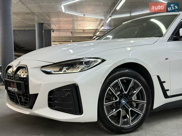Белый БМВ i4, объемом двигателя 0 л и пробегом 11 тыс. км за 39500 $, фото 8 на Automoto.ua