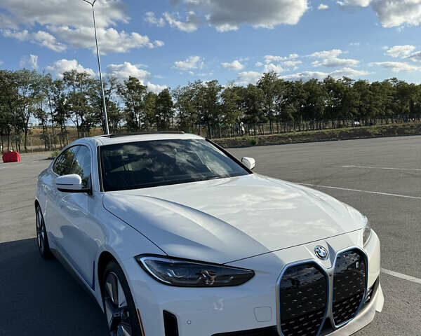 Білий БМВ i4, об'ємом двигуна 0 л та пробігом 8 тис. км за 45500 $, фото 24 на Automoto.ua