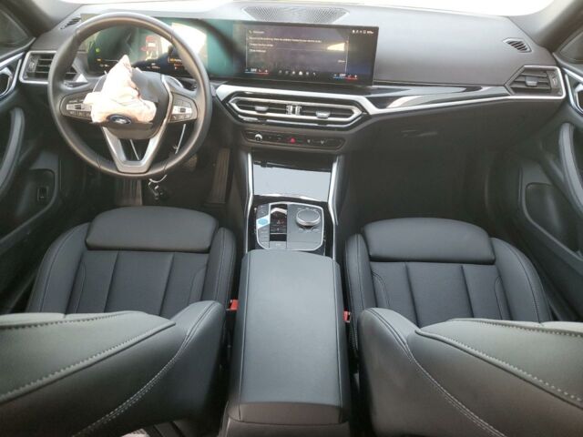 Белый БМВ i4, объемом двигателя 0 л и пробегом 18 тыс. км за 15900 $, фото 7 на Automoto.ua