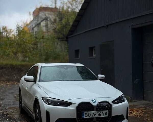 Белый БМВ i4, объемом двигателя 0 л и пробегом 30 тыс. км за 38500 $, фото 3 на Automoto.ua