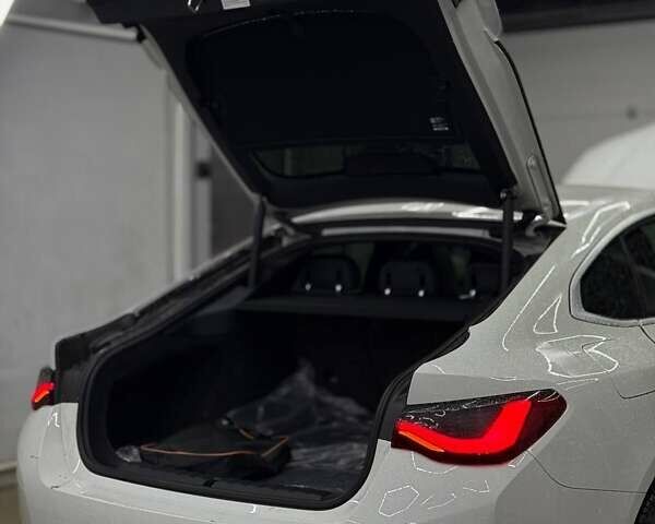 Белый БМВ i4, объемом двигателя 0 л и пробегом 30 тыс. км за 38500 $, фото 26 на Automoto.ua