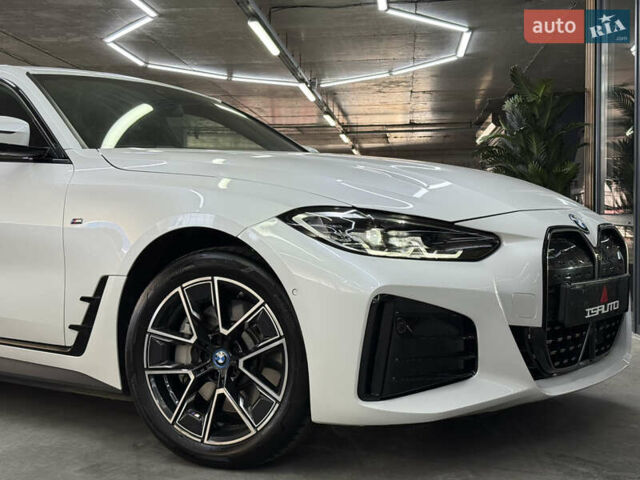 Белый БМВ i4, объемом двигателя 0 л и пробегом 11 тыс. км за 39500 $, фото 3 на Automoto.ua