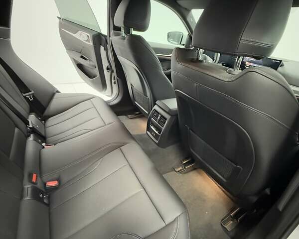 Белый БМВ i4, объемом двигателя 0 л и пробегом 11 тыс. км за 40900 $, фото 45 на Automoto.ua