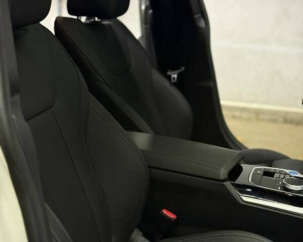Белый БМВ i4, объемом двигателя 0 л и пробегом 30 тыс. км за 38500 $, фото 14 на Automoto.ua