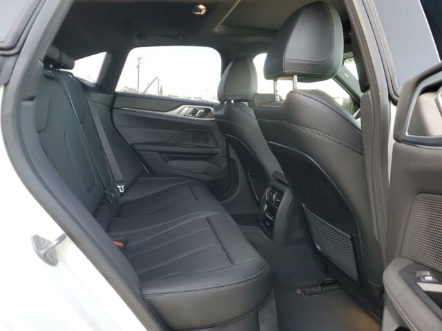 Белый БМВ i4, объемом двигателя 0 л и пробегом 18 тыс. км за 15900 $, фото 9 на Automoto.ua