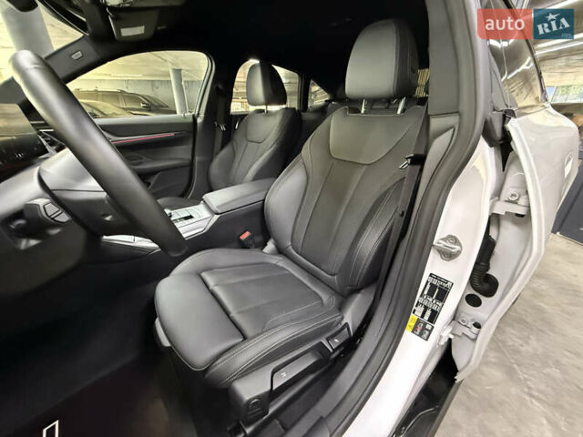 Белый БМВ i4, объемом двигателя 0 л и пробегом 11 тыс. км за 39500 $, фото 18 на Automoto.ua