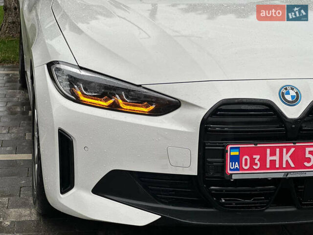 Белый БМВ i4, объемом двигателя 0 л и пробегом 16 тыс. км за 34600 $, фото 3 на Automoto.ua