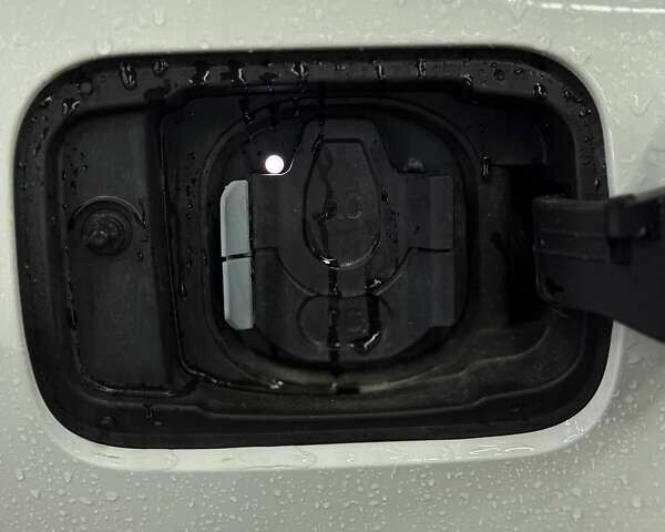 Белый БМВ i4, объемом двигателя 0 л и пробегом 30 тыс. км за 38500 $, фото 20 на Automoto.ua