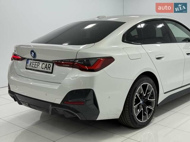 Белый БМВ i4, объемом двигателя 0 л и пробегом 11 тыс. км за 40900 $, фото 17 на Automoto.ua