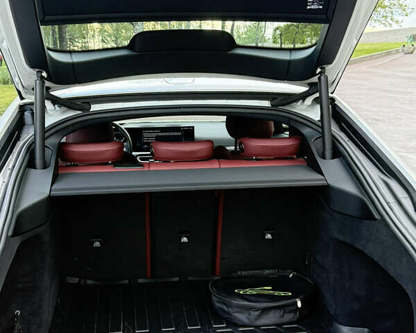 Белый БМВ i4, объемом двигателя 0 л и пробегом 10 тыс. км за 41300 $, фото 5 на Automoto.ua