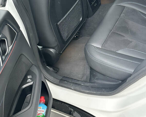 Белый БМВ i4, объемом двигателя 0 л и пробегом 45 тыс. км за 42250 $, фото 7 на Automoto.ua