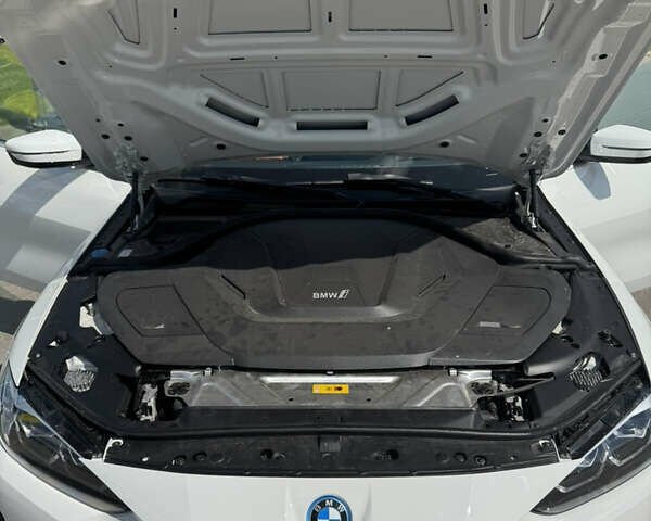 Белый БМВ i4, объемом двигателя 0 л и пробегом 11 тыс. км за 38000 $, фото 20 на Automoto.ua