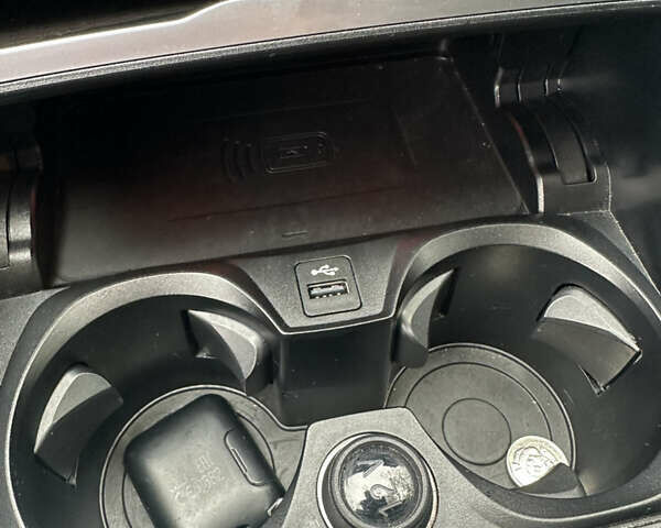 Белый БМВ i4, объемом двигателя 0 л и пробегом 45 тыс. км за 42250 $, фото 14 на Automoto.ua